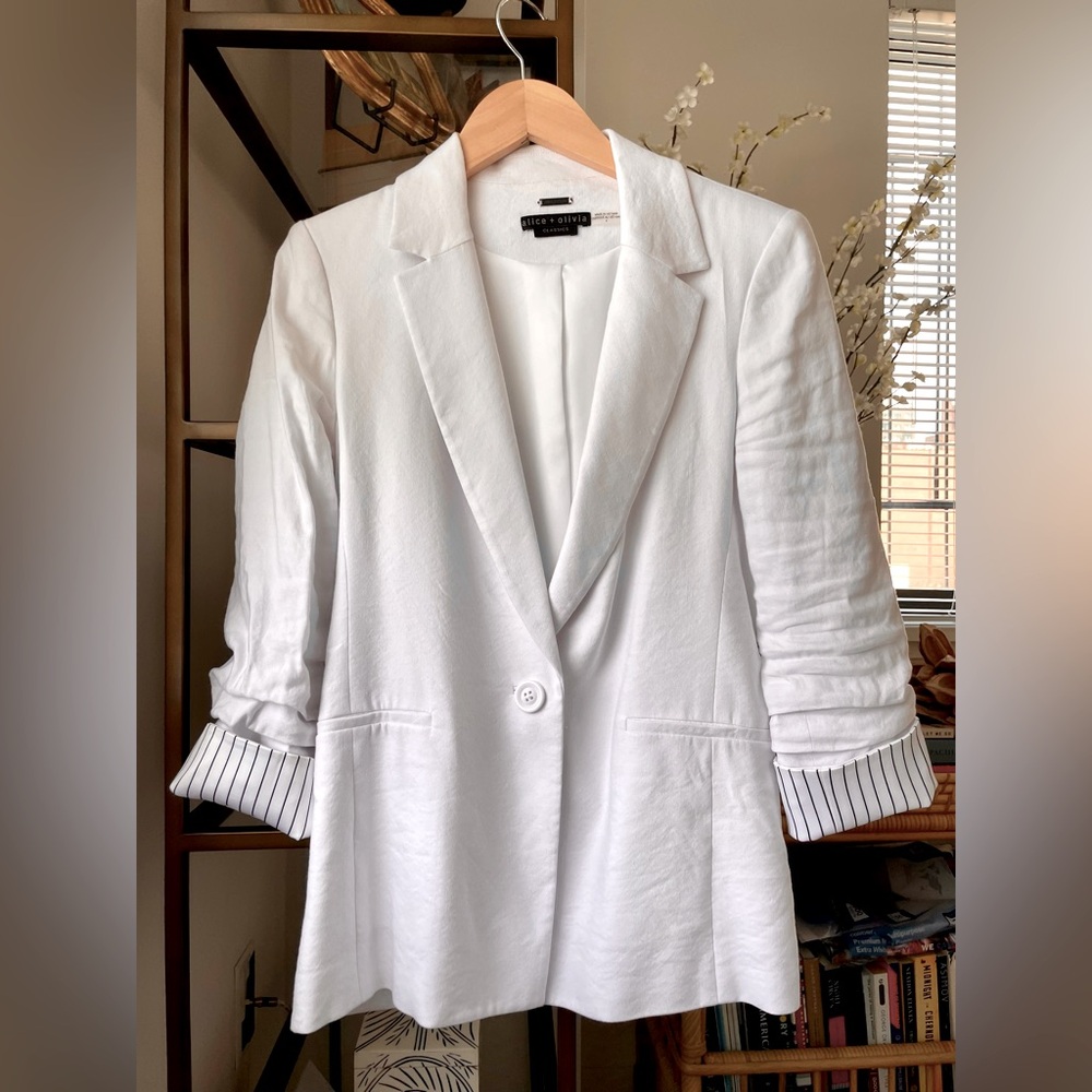 Alice + Olivia Linen Blazer, White, Size 4. Never Been Worn (NWOT)